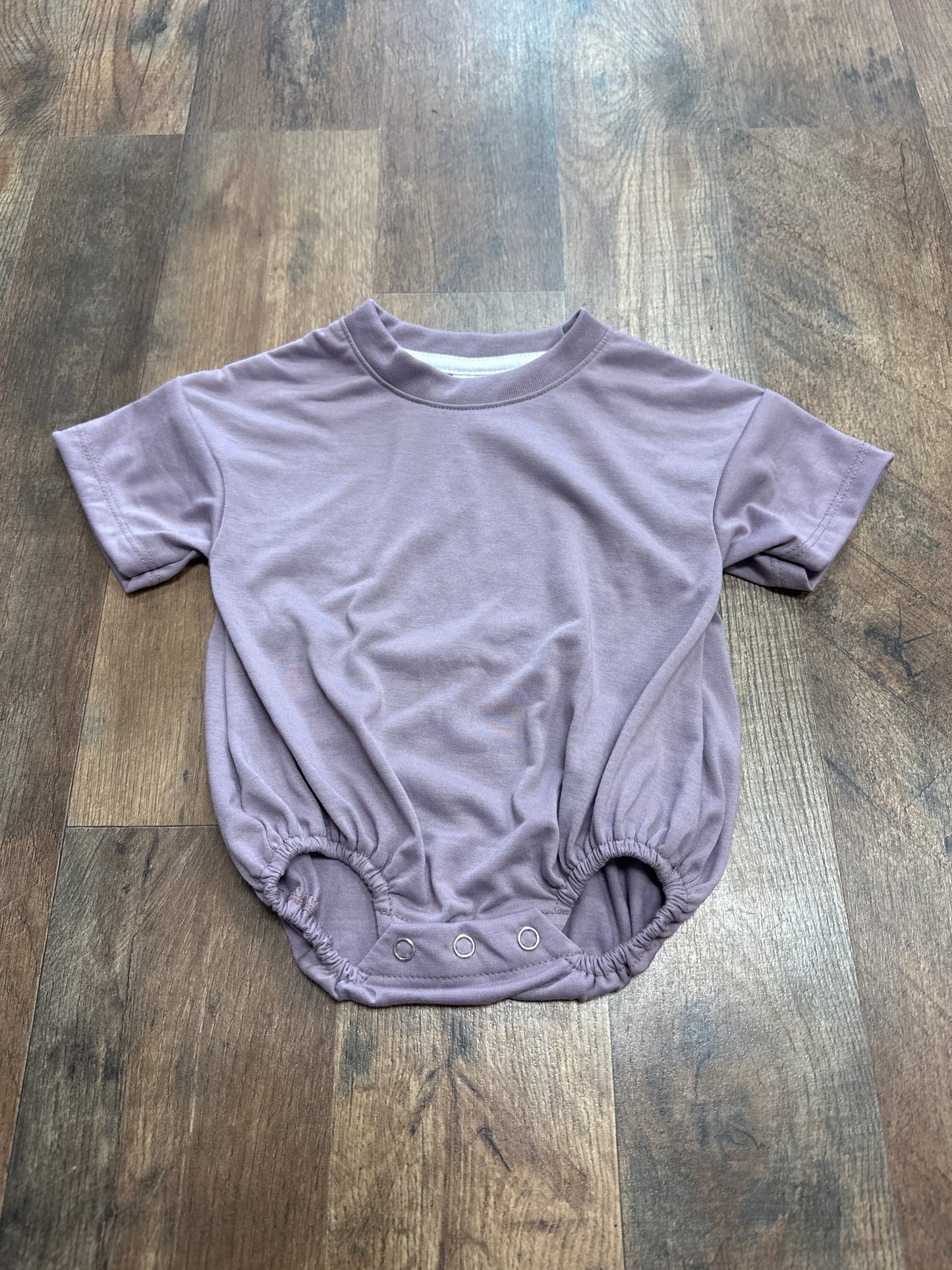 Mauve t-shirt bubble